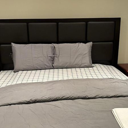 Hollywell Apartment Mississauga Bagian luar foto