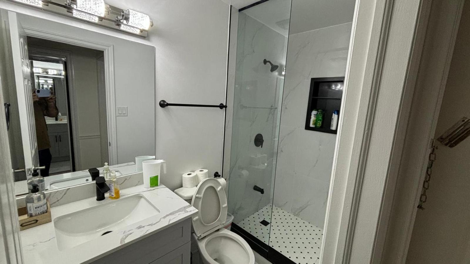 Hollywell Apartment Mississauga Bagian luar foto