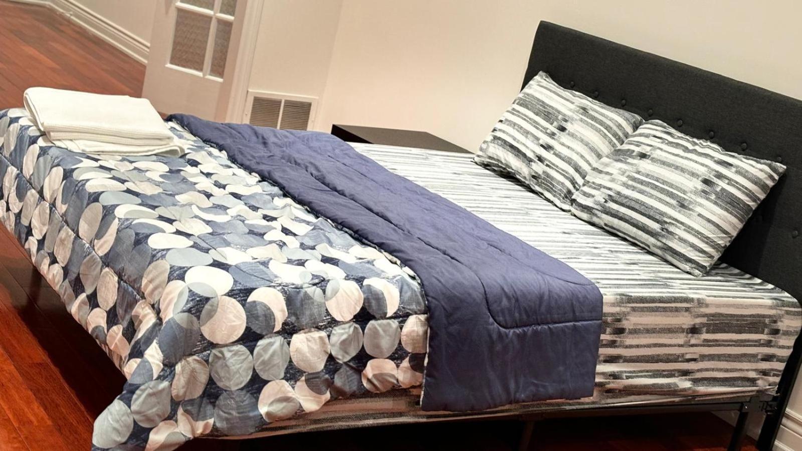 Hollywell Apartment Mississauga Bagian luar foto