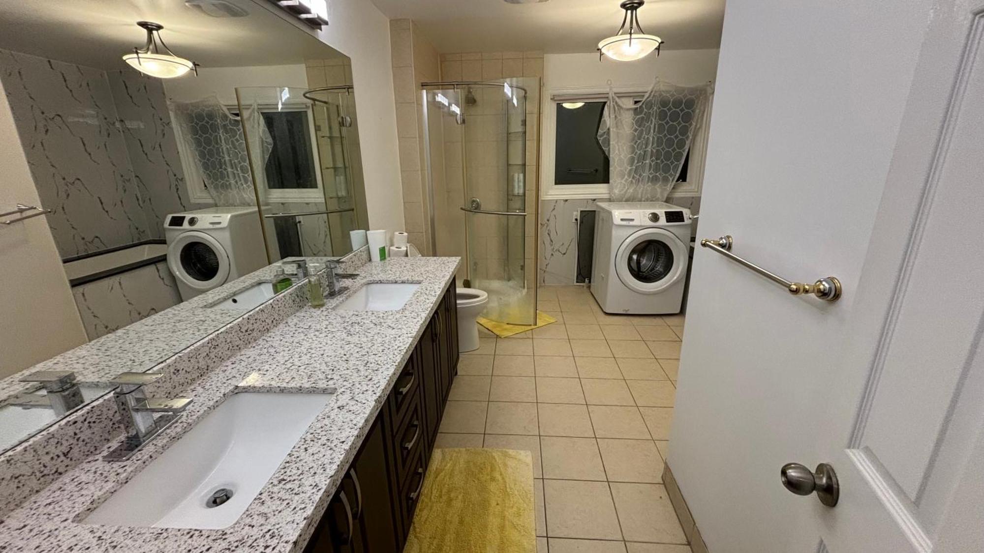 Hollywell Apartment Mississauga Bagian luar foto